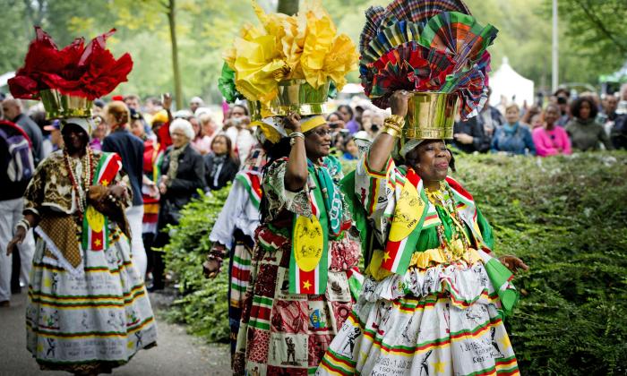 Keti Koti: de betekenis, de geschiedenis en de nationale feestdag | KRO